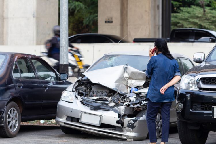 Accidentes de autos estacionados ilegalmente