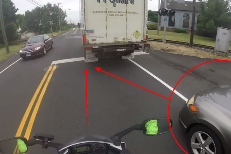 Cerrar El Paso A Una Moto Y Sus Consecuencias Abogados Com